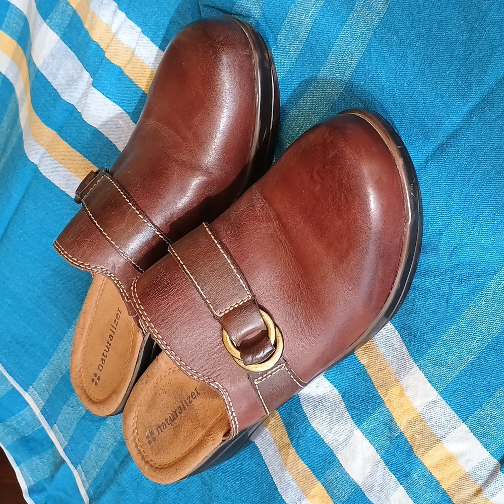Naturalizer size 9 brown leather clogs